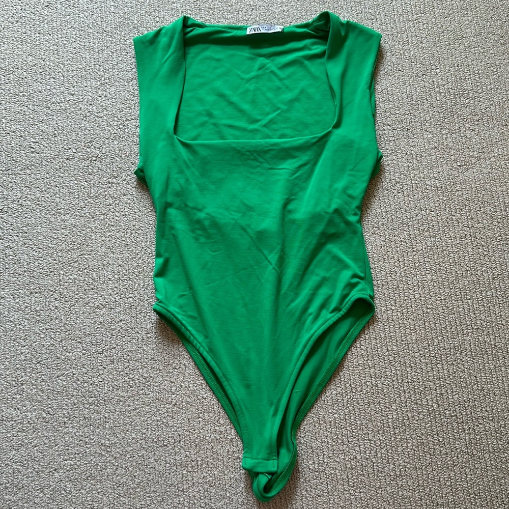 zara square neck green bodysuit